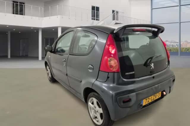 Peugeot 107 (2010) thumbnail 3