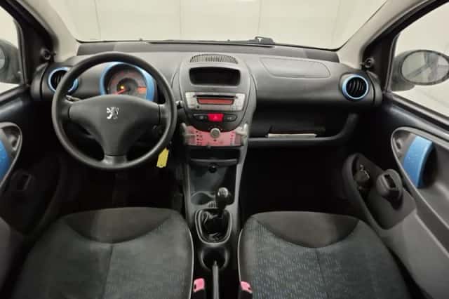 Peugeot 107 (2010) thumbnail 6