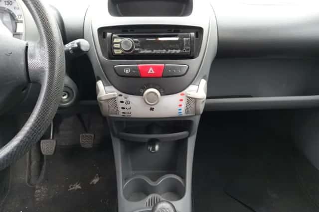 Peugeot 107 (2010) thumbnail 5