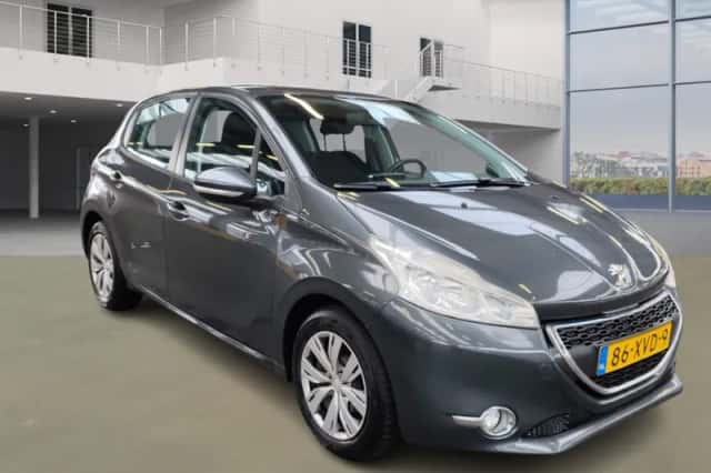 Peugeot 208 (2012) thumbnail 2