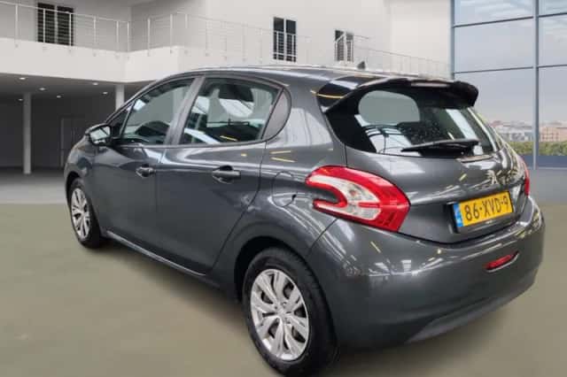 Peugeot 208 (2012) thumbnail 3