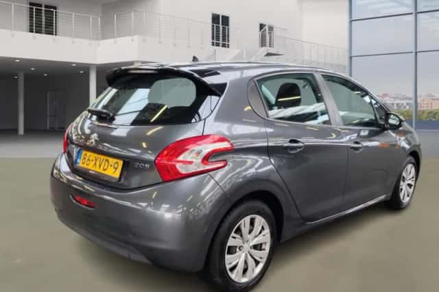 Peugeot 208 (2012) thumbnail 4