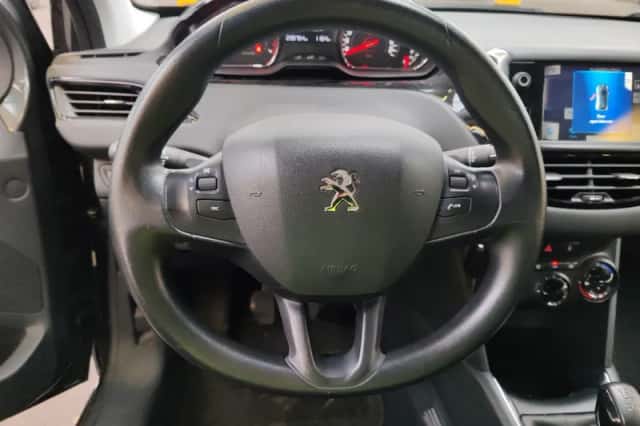 Peugeot 208 (2012) thumbnail 6