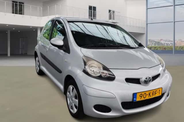 Toyota Aygo (2010) thumbnail 1