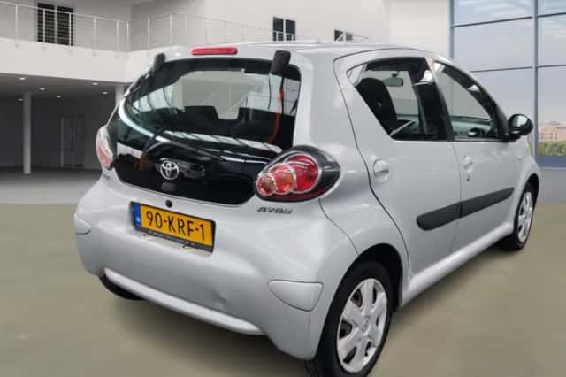 Toyota Aygo (2010) thumbnail 4