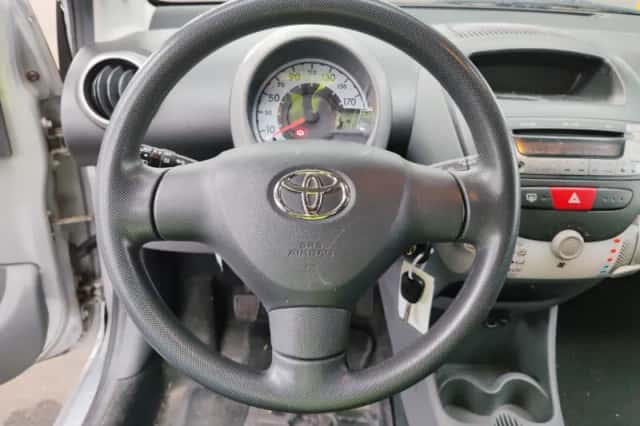 Toyota Aygo (2010) thumbnail 5
