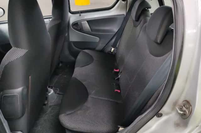Toyota Aygo (2010) thumbnail 6
