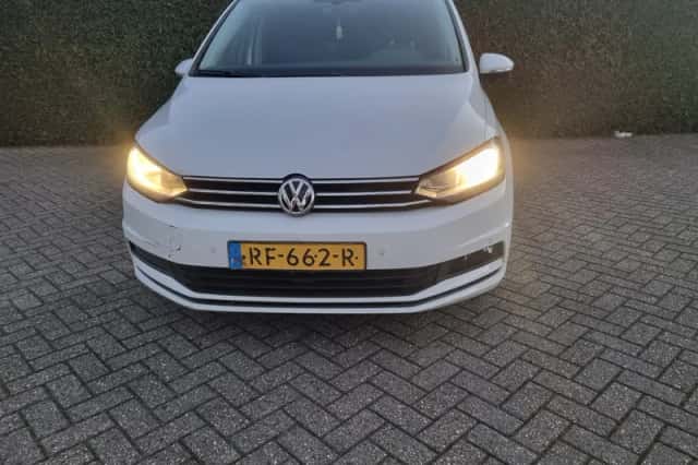 Volkswagen Touran (2017) thumbnail 2