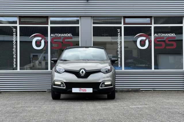 Renault Captur (2016) thumbnail 2