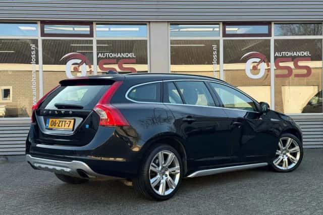 Volvo V60 (2010) thumbnail 4