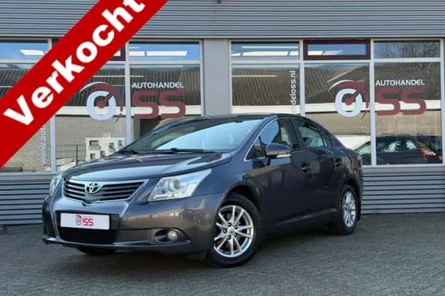 Toyota Avensis (2011) thumbnail 1