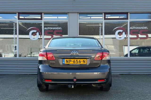 Toyota Avensis (2011) thumbnail 6