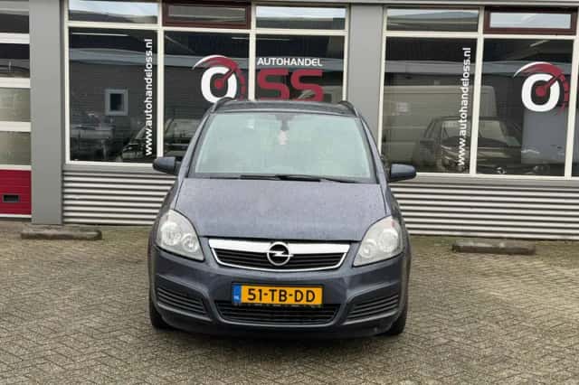 Opel Zafira (2006) thumbnail 2