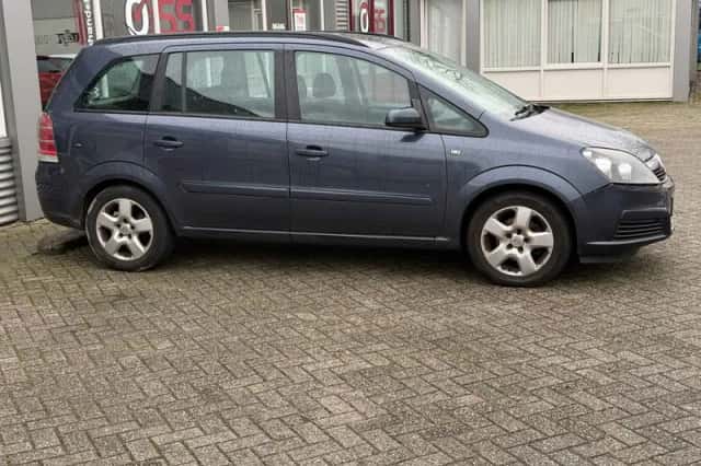 Opel Zafira (2006) thumbnail 5