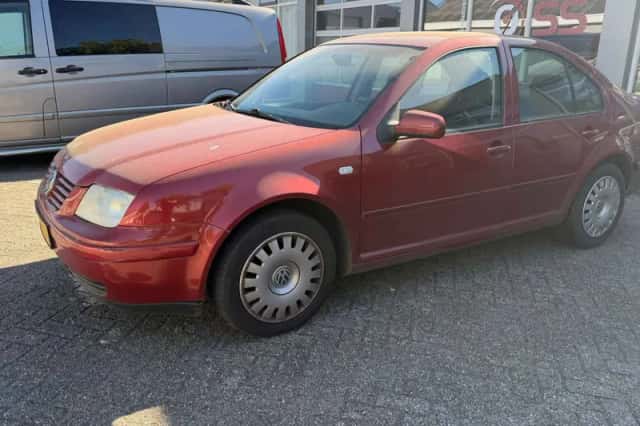 Volkswagen Bora (1999) thumbnail 1