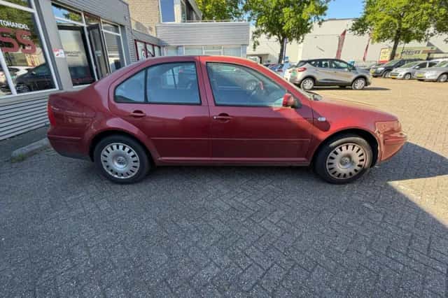 Volkswagen Bora (1999) thumbnail 5