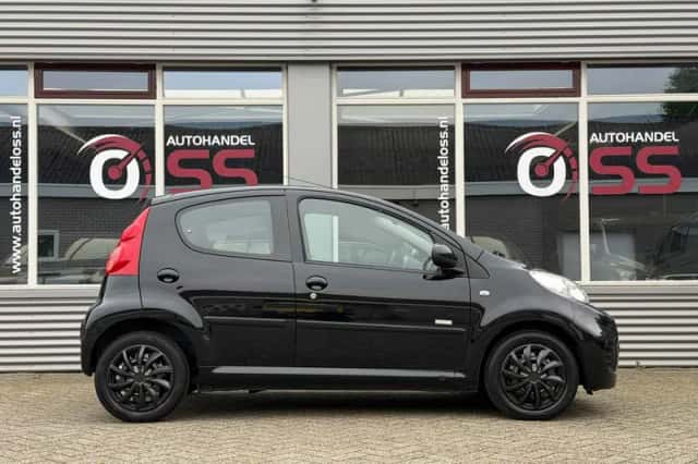 Peugeot 107 (2011) thumbnail 5