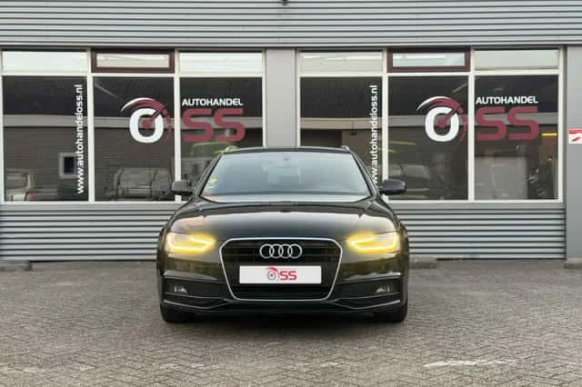 Audi A4 (2015) thumbnail 2