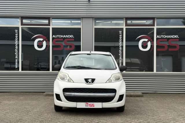 Peugeot 107 (2010) thumbnail 2