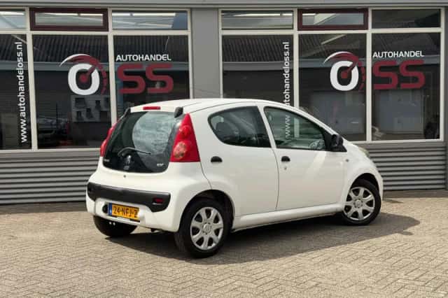 Peugeot 107 (2010) thumbnail 4