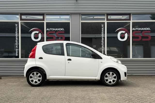 Peugeot 107 (2010) thumbnail 5