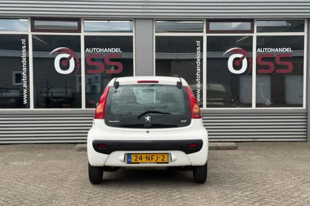 Peugeot 107 (2010) thumbnail 6
