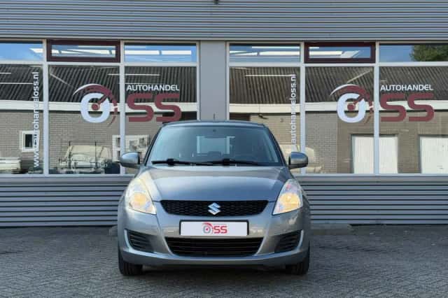 Suzuki Swift (2011) thumbnail 2