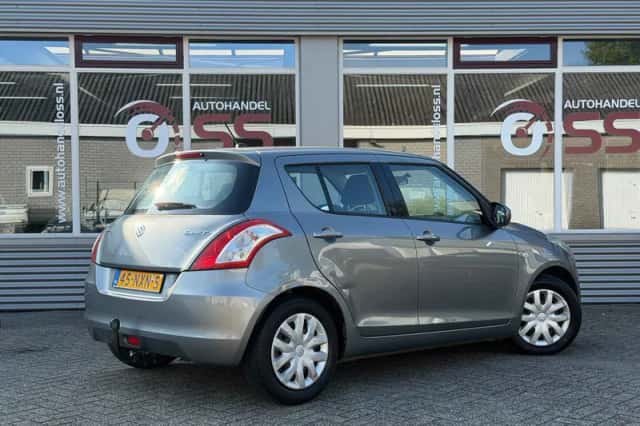 Suzuki Swift (2011) thumbnail 4