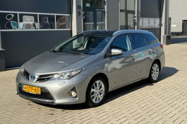 Toyota Auris (2014) thumbnail 1