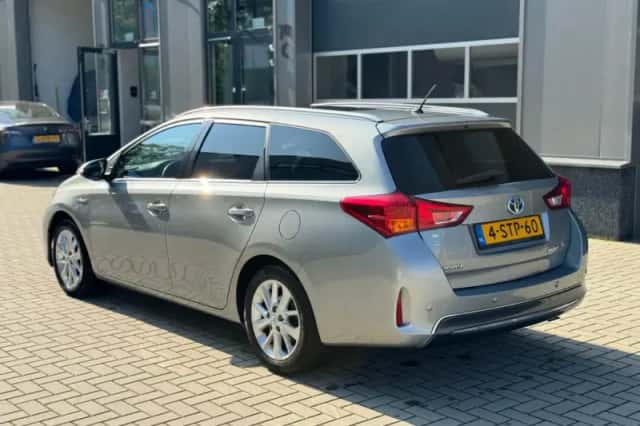 Toyota Auris (2014) thumbnail 4