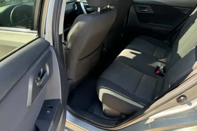 Toyota Auris (2014) thumbnail 5