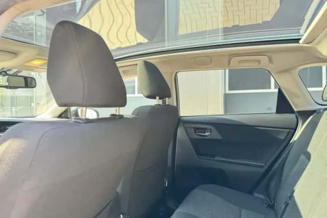 Toyota Auris (2014) thumbnail 6