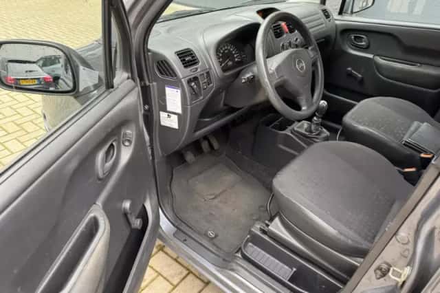 Opel Agila (2006) thumbnail 6