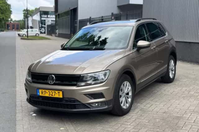 Volkswagen Tiguan (2018) thumbnail 1