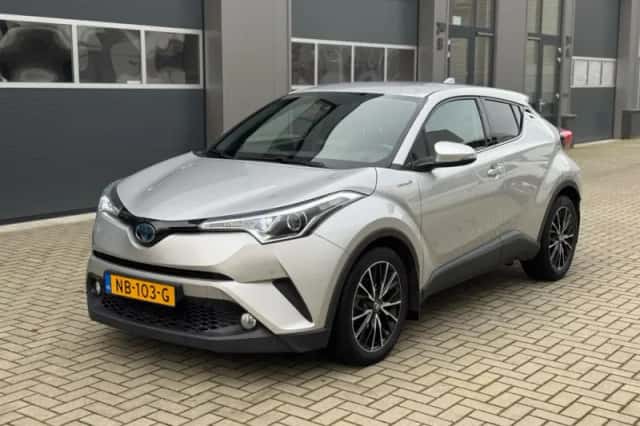 Toyota C-HR (2017) thumbnail 1