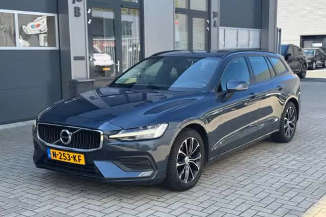 Volvo V60 (2021) thumbnail 1