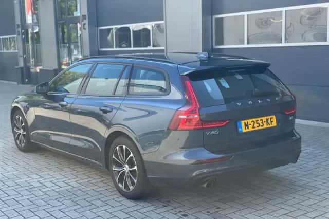 Volvo V60 (2021) thumbnail 4