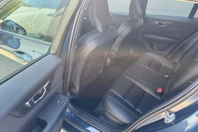 Volvo V60 (2021) thumbnail 5