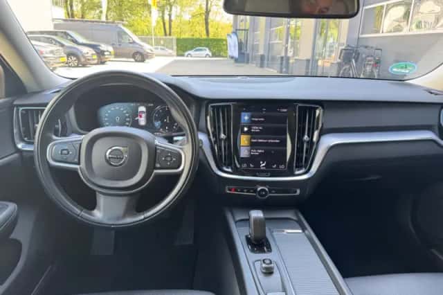 Volvo V60 (2021) thumbnail 6