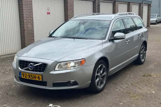 Volvo V70 (2012) thumbnail 1