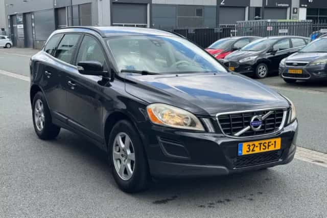 Volvo XC60 (2011) thumbnail 2