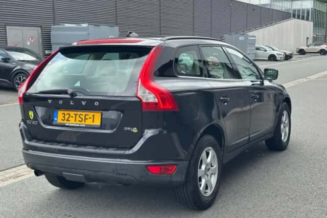 Volvo XC60 (2011) thumbnail 3