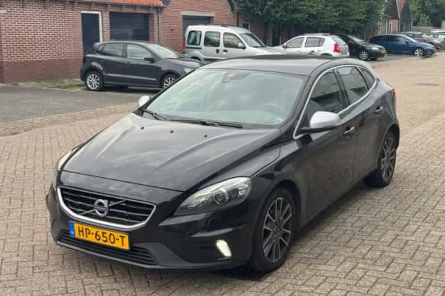 Volvo V40 (2015) thumbnail 1