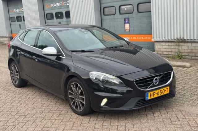 Volvo V40 (2015) thumbnail 2