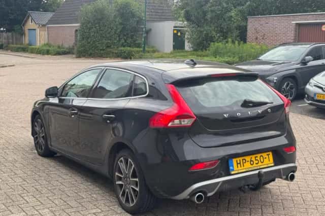 Volvo V40 (2015) thumbnail 4