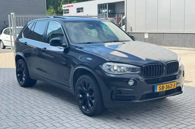 BMW X5 (2014) thumbnail 2