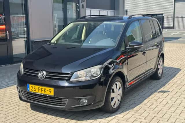 Volkswagen Touran (2011) thumbnail 1