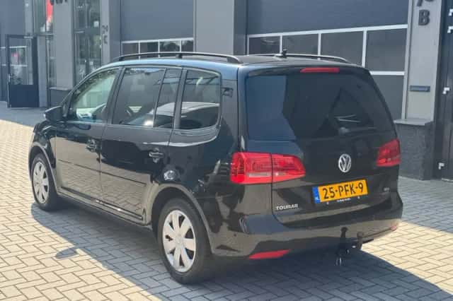 Volkswagen Touran (2011) thumbnail 4