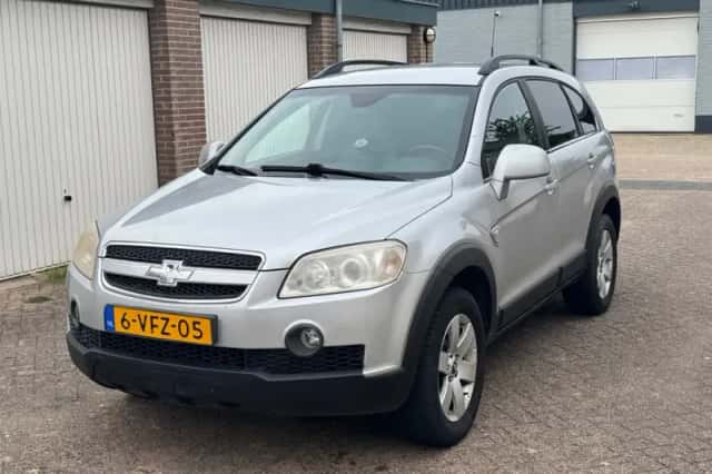 Chevrolet Captiva (2010) thumbnail 1