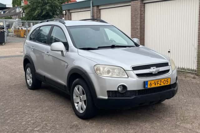 Chevrolet Captiva (2010) thumbnail 2